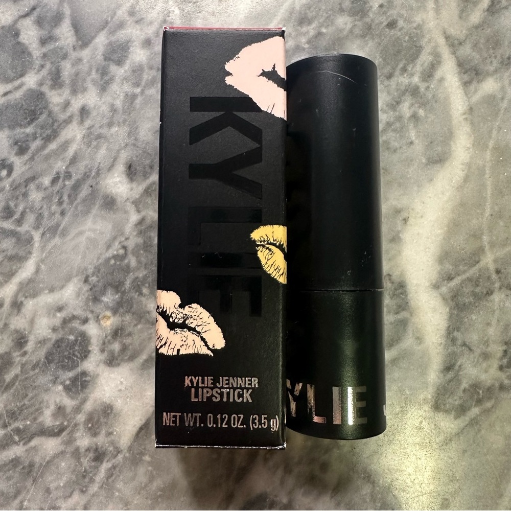 New Kylie Cosmetics‎ Matte Lipstick Boss